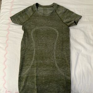 Lululemon size two short sleeve swiftly tech green